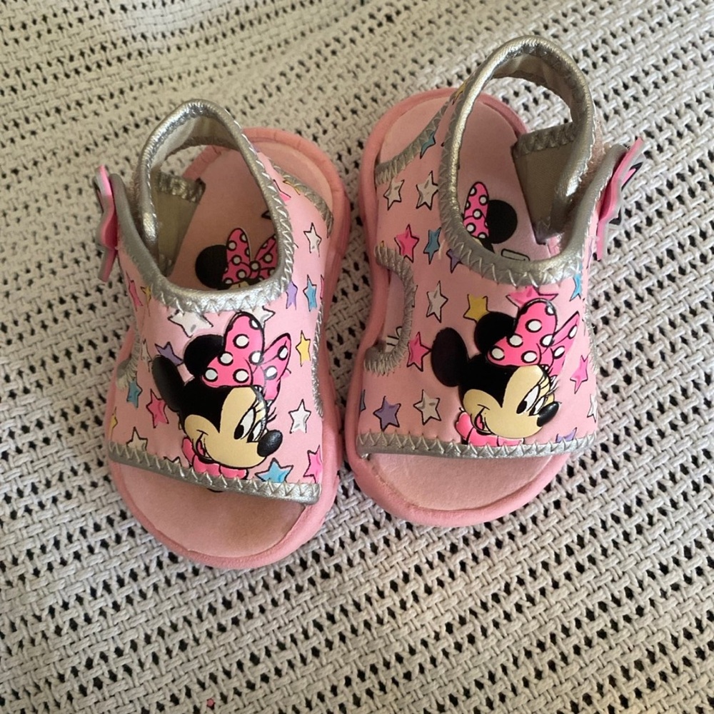 Minnie Mouse sandels